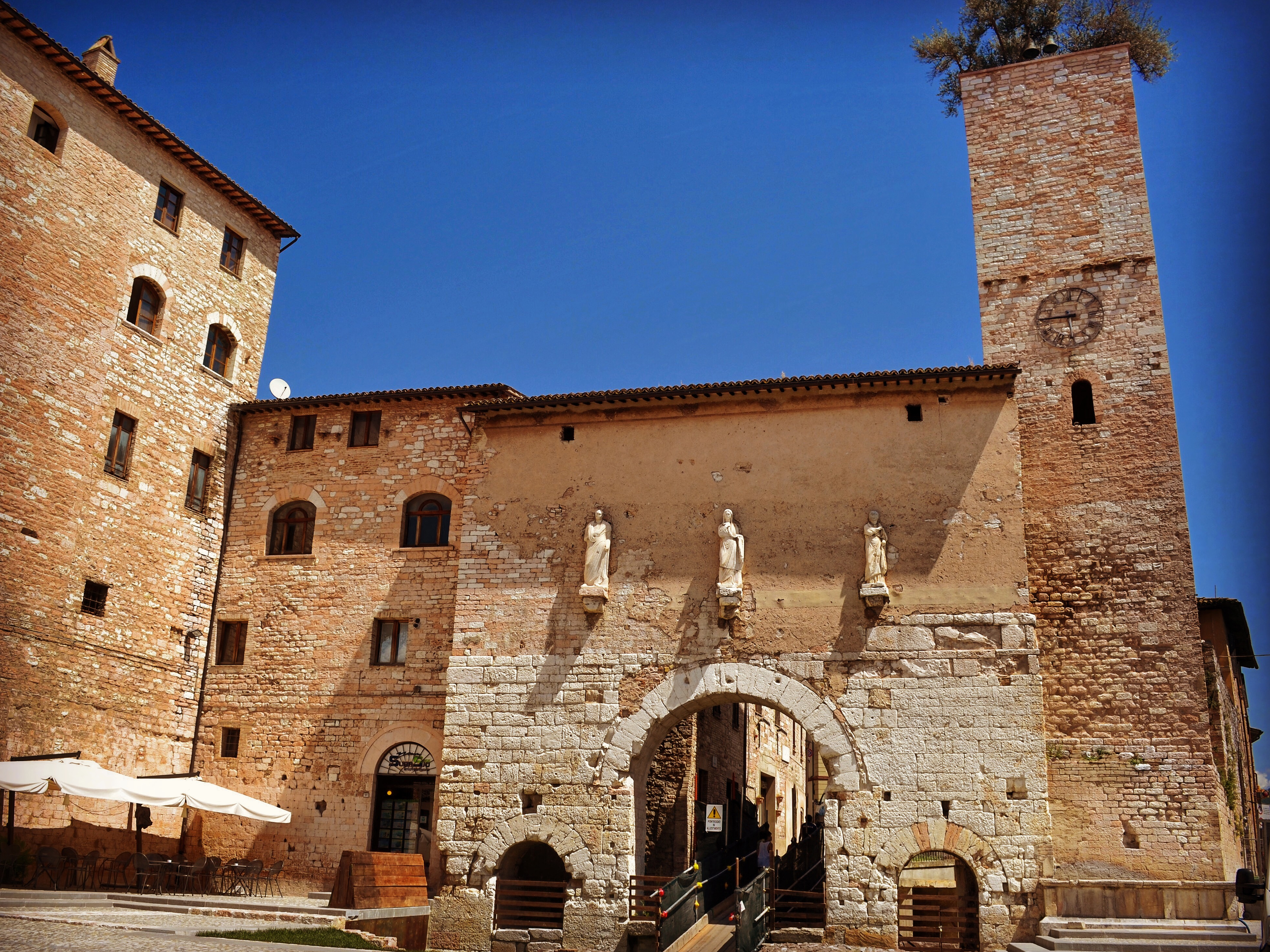 Al momento stai visualizzando BENVENUTI A SPELLO